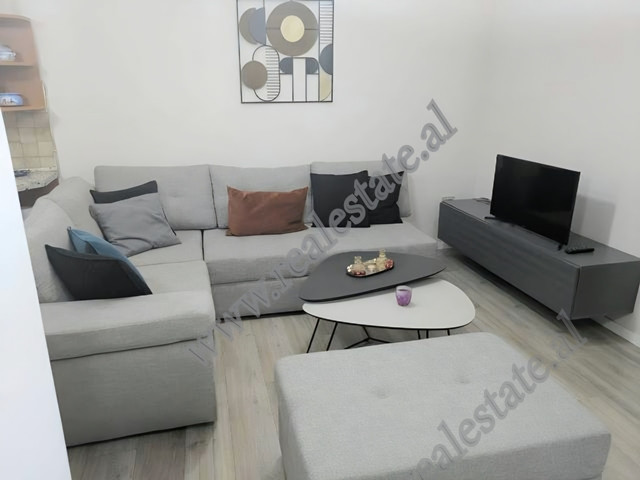 Apartament 2+1 me qira prane zones se Bllokut ne Tirane
